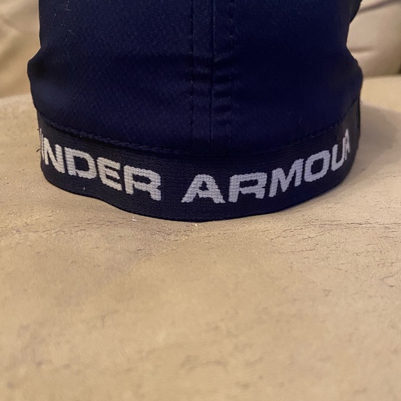 Youth S/M Under Armour baseball cap - Picture 3 of 7